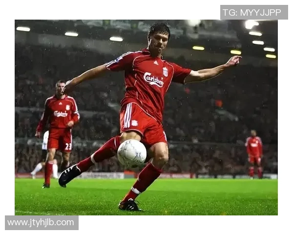 四位足球巨星的命运交响曲：荣耀、挑战与转折的故事